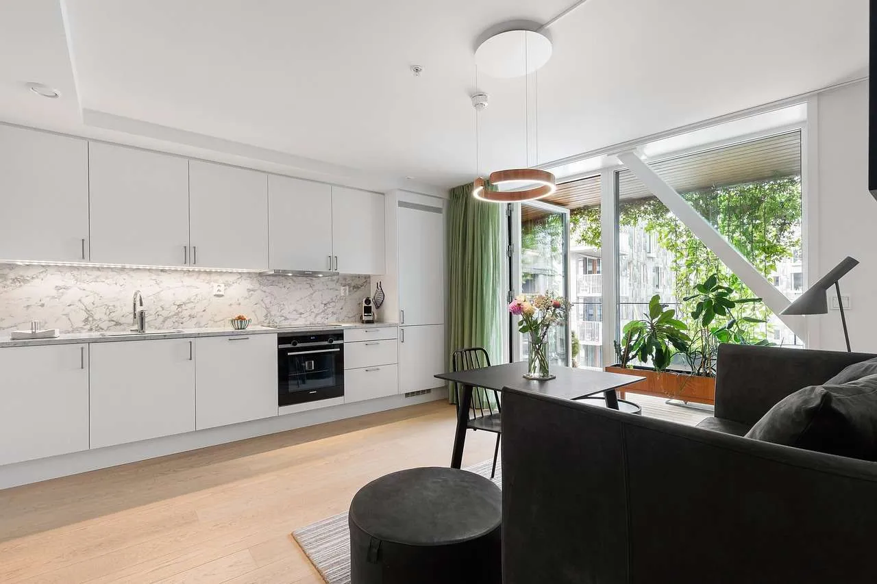 Home Window Tinting: Benefits, Types, and Installation Guide